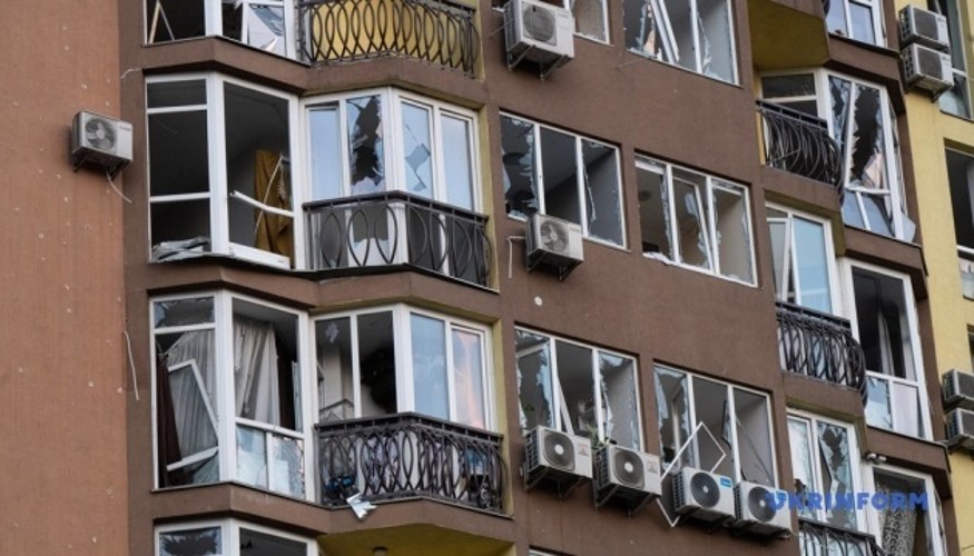 Наслідки ракетного удару біля станції метро «Лук'янівська» у Києві