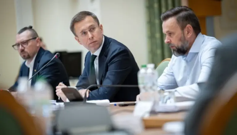 Прем'єр-міністр Сергій Корецький під час засідання Оперативного координаційного центру