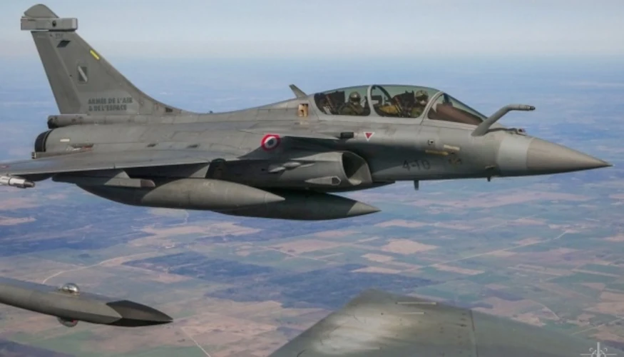 Французький винищувач Rafale у повітрі